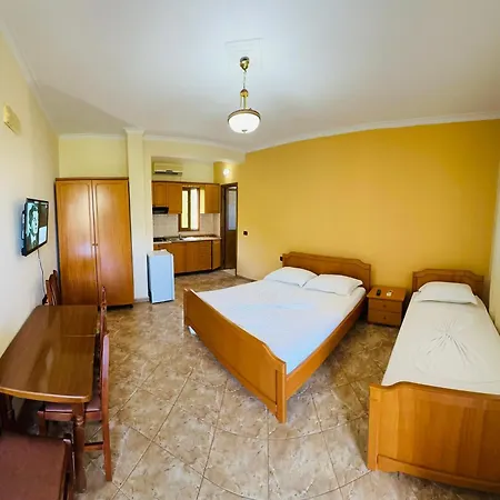 Paros Family Place Radhime 호텔 3*