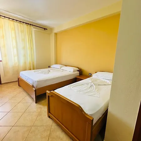 فندق Paros Family Place Radhime 3*