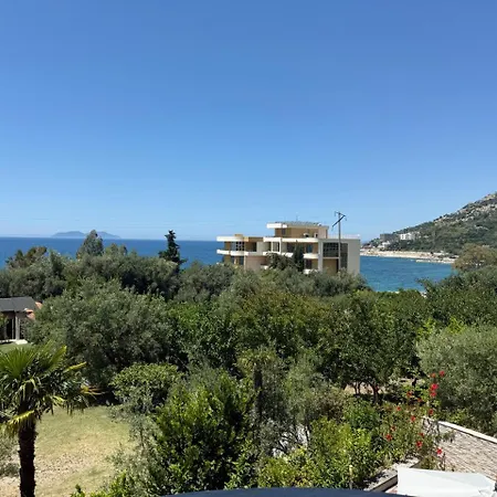 Paros Family Place Radhime