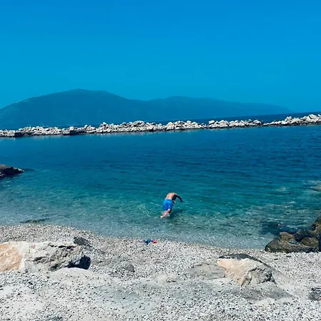 Paros Family Place Radhime 3* Vlorë