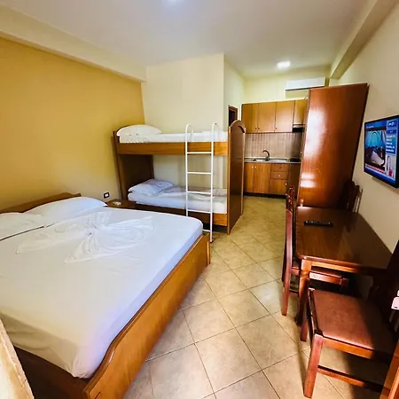 Paros Family Place Radhime 3* Vlorë