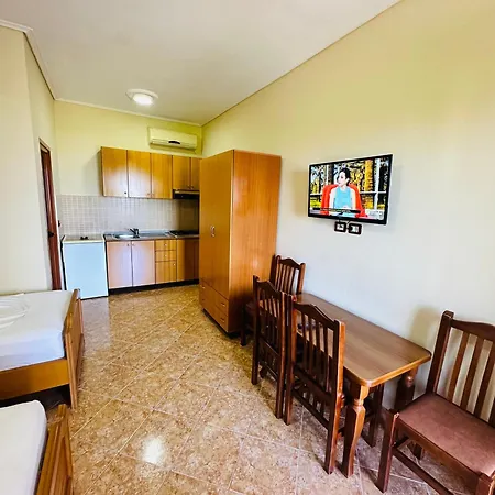 Paros Family Place Radhime 호텔 3*