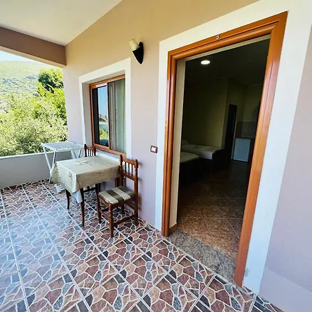 فندق Paros Family Place Radhime 3*