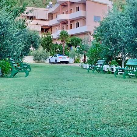 فندق Paros Family Place Radhime 3*