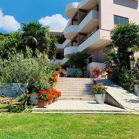 Hotel Paros Family Place Radhime Vlore